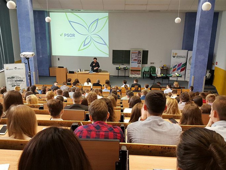 Ponad 900 studentów z pięciu uczelni przeszkolonych!